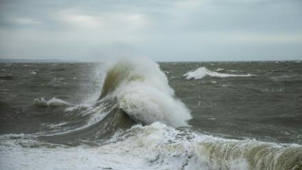 Météo-France a annoncé placer la Manche en vigilance rouge vent dans la nuit de jeudi à vendredi en raison du passage de la tempête Goretti