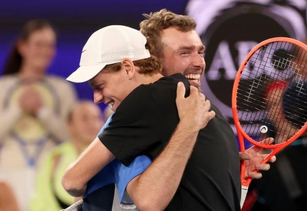 Le joueur de tennis amateur australien Jordan Smith a remporté le tournoi "One Point Slam" en battant des professionnels comme le N.2 mondiale Jannik Sinner à Melbourne le 14 janvier 2026