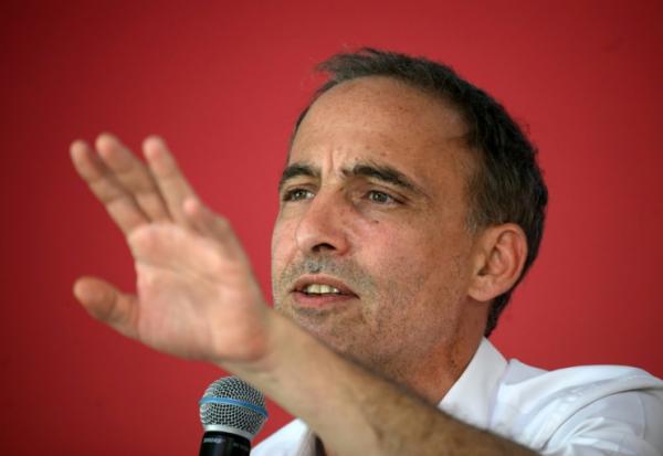 Le candidat à la primaire social-démocrate Raphaël Glucksmann lors d'un meeting à Bram, le 19 septembre 2026 dans l'Aude