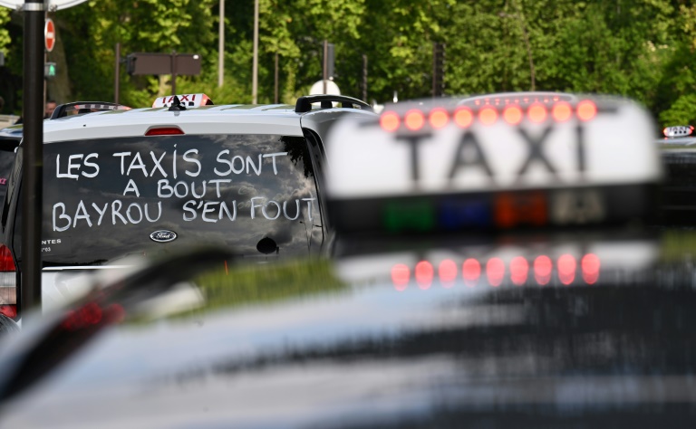 Manifestation de taxis à Pau le 19 mai 2025