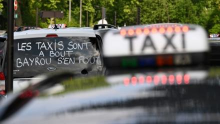 Manifestation de taxis à Pau le 19 mai 2025 