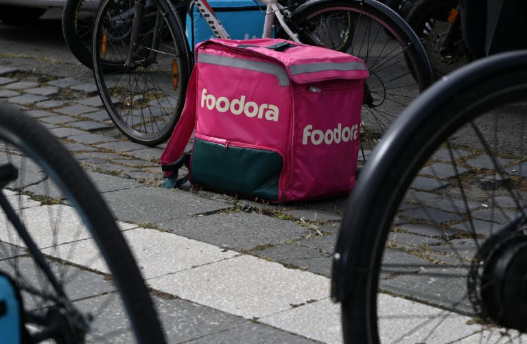 Foodora, plateforme allemande de livraison de repas, qui n'exerce plus en France depuis 2018, a accepté une amende de 200.000 euros pour travail dissimulé lors d'une audience de plaider-coupable