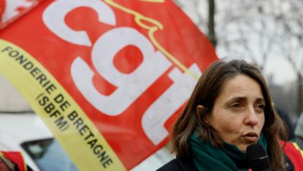 La secrétaire générale de la CGT Sophie Binet participe à une manifestation le 4 février 2025 à Paris 
