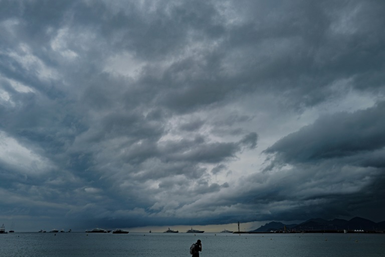 Nuages orageux le 20 mai 2025 dans le sud-est de la France, ici à Cannes