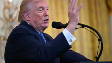 Le président américain Donald Trump s'exprime lors d'une réception de Hanouka, à la Maison Blanche à Washington, le 16 décembre 2025