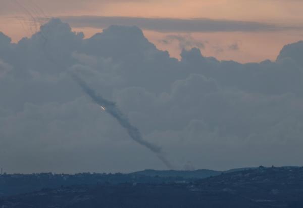 Des roquettes tirées vers Israël depuis le sud du Liban, le 11 avril 2026