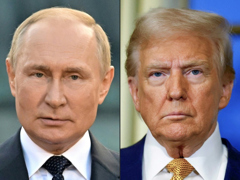 Un combo photo montrant le président russe Vladimir Poutine (à gauche) aux côtés du président américain Donald Trump (à droite)