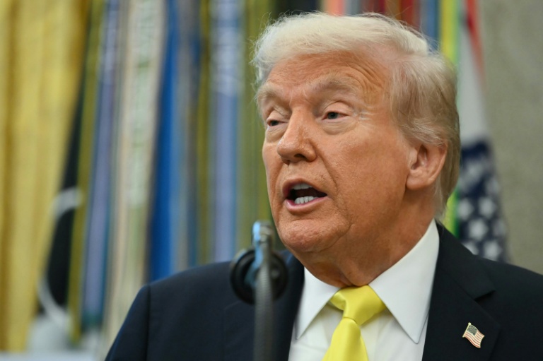 Le président américain Donald Trump dans le Bureau ovale de la Maison Blanche, le 15 octobre 2025 à Washington