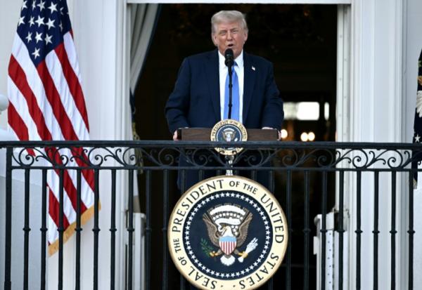 Le président américain Donald Trump au balcon de la Maison Blanche, le 4 juin 2025 à Washington
