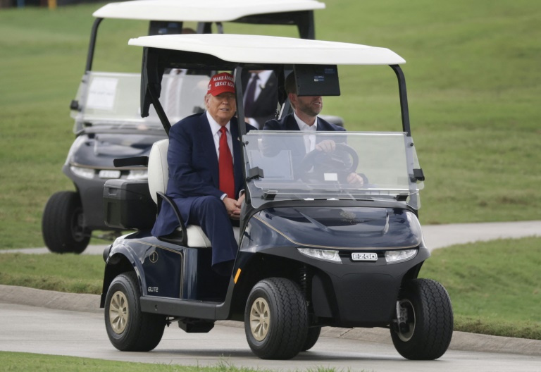 Donald Trump reçoit à dîner jeudi 22 mai 2025 les 220 plus gros détenteurs de sa cryptomonnaie au Trump National Golf Club, l'un des parcours de golf et country clubs du groupe familial, situé à Potomac Falls (Virginie)