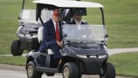 
Donald Trump reçoit à dîner jeudi 22 mai 2025 les 220 plus gros détenteurs de sa cryptomonnaie au Trump National Golf Club, l'un des parcours de golf et country clubs du groupe familial, situé à Potomac Falls (Virginie)