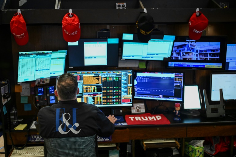 Un trader sur le parquet de la Bourse de New York (NYSE), le 30 mai 2025