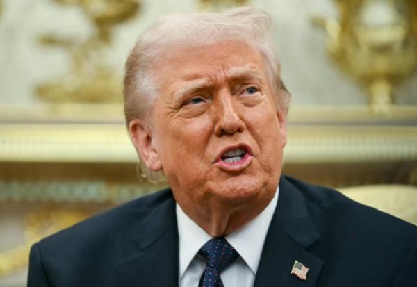 Le président américain Donald Trump lors d'une rencontre avec le chancelier allemand Friedrich Merz dans le Bureau ovale de la Maison Blanche, le 3 mars 2026 à Washington