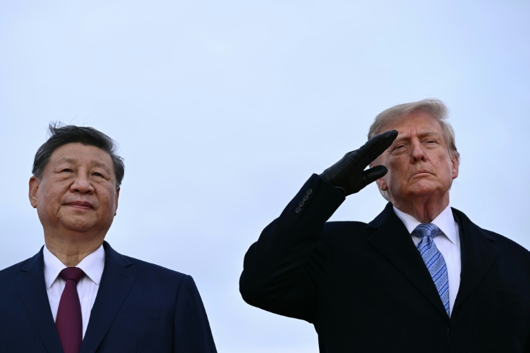 Le président américain Donald Trump accueille son homologue chinois Xi Jinping à son arrivée à Joint Base Andrews, dans le Maryland (est), le 23 septembre 2026