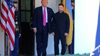 Le président américain Donald Trump accueille son homologue ukrainien Volodymyr Zelensky à la Maison Blanche, le 17 octobre 2025 à Washington