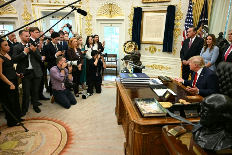 Donald Trump face à la presse dans son bureau de la Maison Blanche le 18 septembre 2026