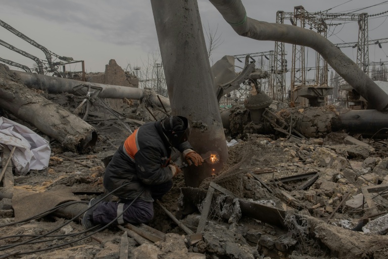 Dans une centrale thermique détruite par un bombardemenr russe à Kiev, le 4 février 2026