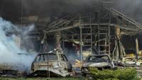 Un secouriste ukrainien éteint un incendie à Zaporijjia, le 5 mai 2026