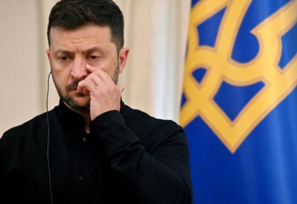Le président ukrainien Volodymyr Zelensky lors d'une conférence de presse à Kiev le 12 juin 2025 avec le ministre allemand de la Défense Boris Pistorius