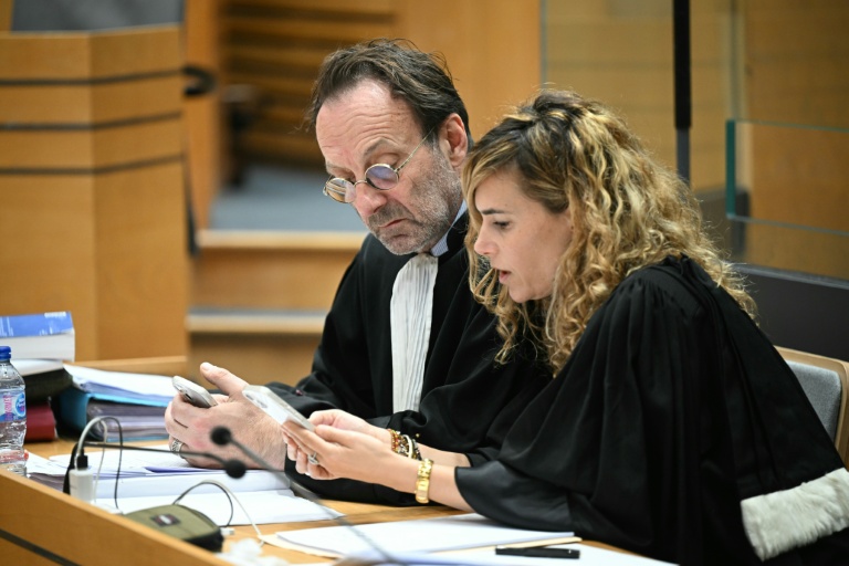 Alexandre Martin (G) and Emmanuelle Franck (D), avocats de Cédric Jubillar, à Albi, le 13 octobre 2025