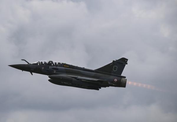 Un avion de chasse Mirage 2000D s'est écrasé près de Nancy, dans le nord-est de la France, au cours d'un vol d'entraînement, faisant au moins un mort dans l'équipage