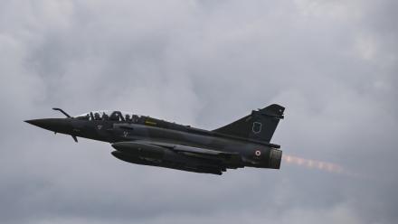 Un avion de chasse Mirage 2000D s'est écrasé près de Nancy, dans le nord-est de la France, au cours d'un vol d'entraînement, faisant au moins un mort dans l'équipage