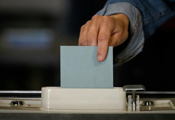 Les électeurs de la première circonscription du Tarn-et-Garonne votent dimanche lors d'une législative partielle pour départager Pierre-Henri Carbonnel, candidat UDR soutenu par le RN, et Cathie Bourdoncle, candidate socialiste