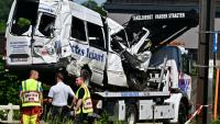 Le minibus percuté par un train évacué, à Buggenhout en Belgique le 26 mai 2026