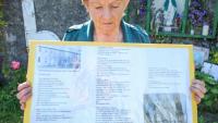 L'historienne Catherine Corless sur le site de l'ancien foyer St Mary, où 796 enfants avaient été inhumés anonymement, le 20 mai 2025 à Tuam dans l'Ouest de l'Irlande