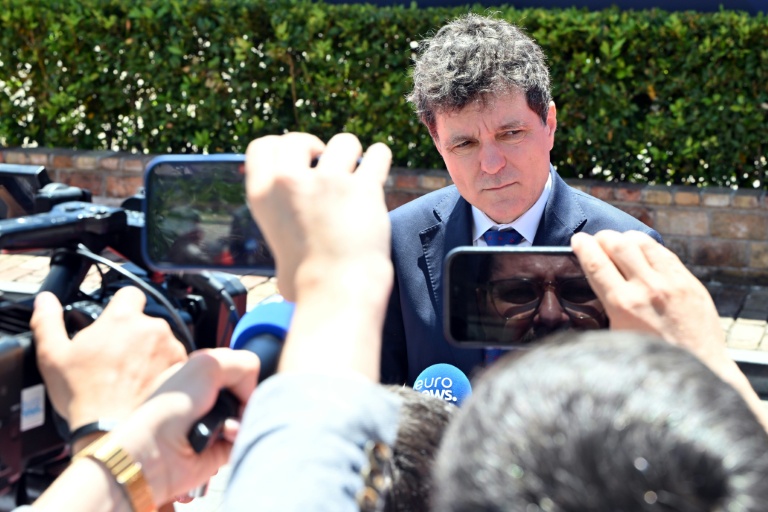 Le président roumain Nicusor Dan s'exprime devant la presse le 5 juin 2026 à Tivat (Monténégro)