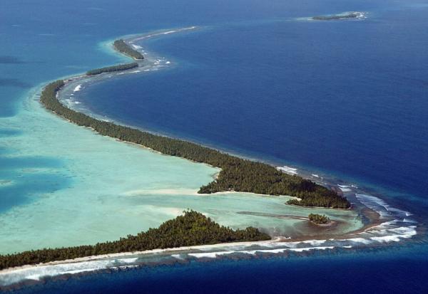 Vue aérienne de l'atoll de Funafuti, dans l'archipel des Tuvalu, le 19 février 2004