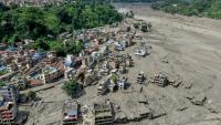 Des maisons en partie ravagées par la crue meurtrière le 26 août à Trishuli Bazar, au Népal
