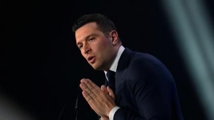 Le président du Rassemblement national (RN), Jordan Bardella, lors d'un meeting de campagne en soutien à Julien Sanchez, candidat du RN à la mairie de Nîmes, le 3 mars 2026 à Nîmes, dans le Gard