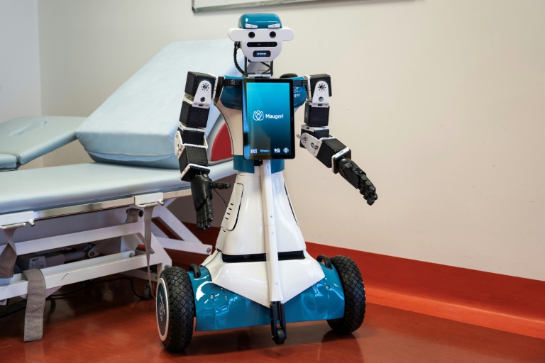 Le robot humanoïde Alter-Ego, conçu par l'Institut italien de technologie, à l'hôpital Maugeri de Milan, le 12 juin 2026
