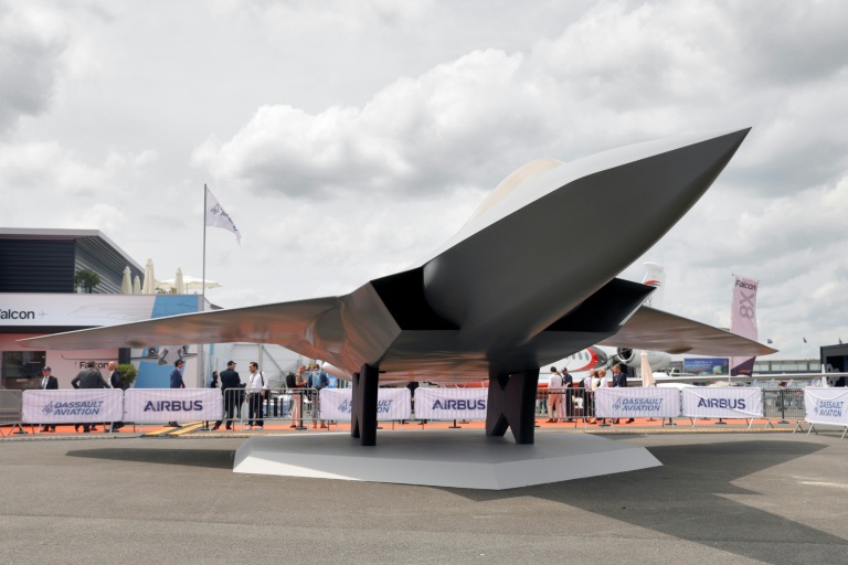 Un modèle grandeur réelle du projet abandonné de Scaf développé par Dassault Aviation, Airbus et Indra Sistemas, au Bourget en Seine-Saint-Denis le 20 juin 2023