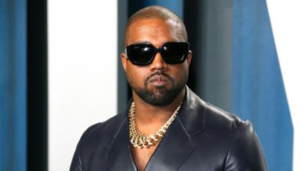 Le rappeur américain Kanye West sur le tapis rouge de la fête des Oscars du magazine Vanity Fair, le 9 février 2020 à Beverly Hills, en Californie