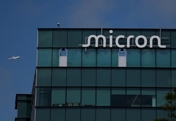 Le développement à marche forcée de l'intelligence artificielle (IA) a créé une pénurie de puces de mémoire, un secteur dominé par les Sud-Coréens Samsung et SK Hynix, ainsi que l'Américain Micron