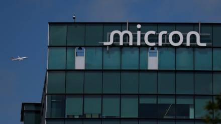 Le développement à marche forcée de l'intelligence artificielle (IA) a créé une pénurie de puces de mémoire, un secteur dominé par les Sud-Coréens Samsung et SK Hynix, ainsi que l'Américain Micron