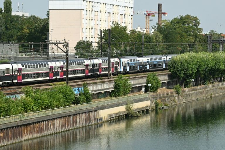 La Seine à Choisy-le-Roi le 14 août 2025, le lendemain de la découverte de quatre corps dans le fleuve