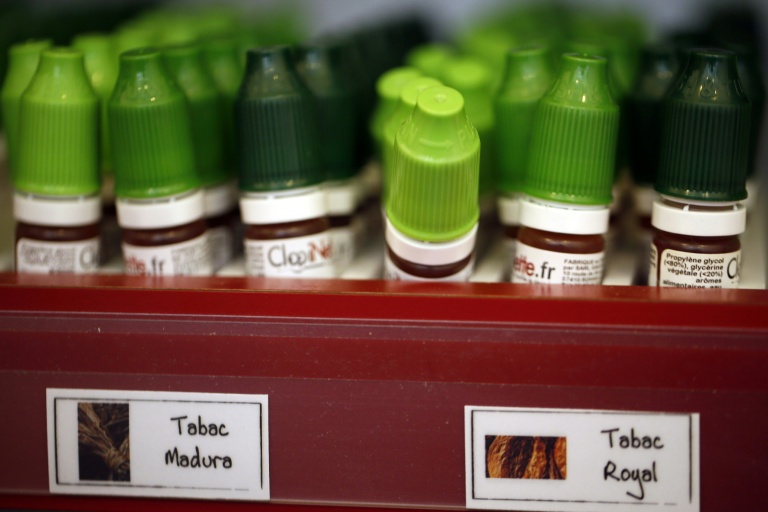 Les sites de vente de liquide pour cigarettes électroniques craignent de mettre la clé sous la porte si la mesure d'interdiction de vente en ligne prévue par le gouvernement est adoptée dans le budget 2026
