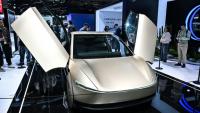 Un Cybercab sur le stand Tesla à Shanghai, le 6 novembre 2025 en Chine
