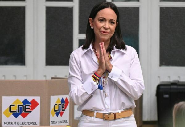 La cheffe de l'opposition au Venezuela, Maria Corina Machado, dans un bureau de vote lors de l'élection présidentielle, à Caracas, le 28 juillet 2024