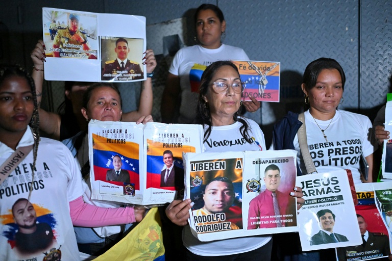 Manifestation réclamant la libération des prisonniers politiques devant le centre de détention de l'Hélicoïde à Caracas, le 30 janvier 2026