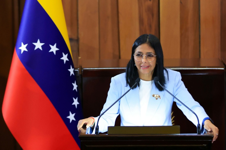 Photo distribuée par la présidence vénézuélienne le 30 janvier 2026 de la présidente par intérim Delcy Rodríguez, lors de son discours devant la Cour suprême de justice à Caracas