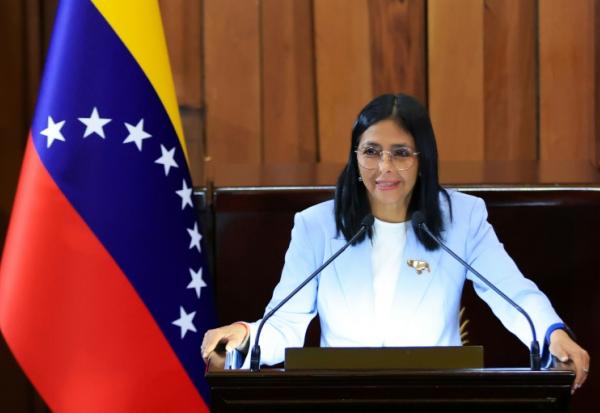 Photo distribuée par la présidence vénézuélienne le 30 janvier 2026 de la présidente par intérim Delcy Rodríguez, lors de son discours devant la Cour suprême de justice à Caracas