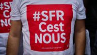 Des salariés de SFR manifestent devant le siège de la maison-mère Altice, à Paris, le 24 septembre 2026, à l'appel des syndicats UNSA, CFDT et CFTC pour protester contre la vente de la société