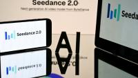 Le logo Seedance 2.0, un modèle grand public d'intelligence artificielle (IA) qui permet de générer des vidéos grâce à des instructions textuelles, déployé par le géant technologique chinois ByteDance, propriétaire de TikTok