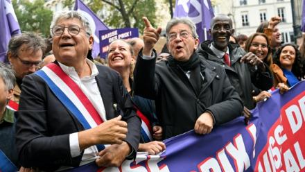 (g-d) Éric Coquerel, député LFI, Jean-Luc Mélenchon, candidat LFI à la présidentielle et Bally Bagayoko, maire LFI de Saint-Denis, participent à une manifestation contre la "vie chère", le 17 octobre 2026 à Paris