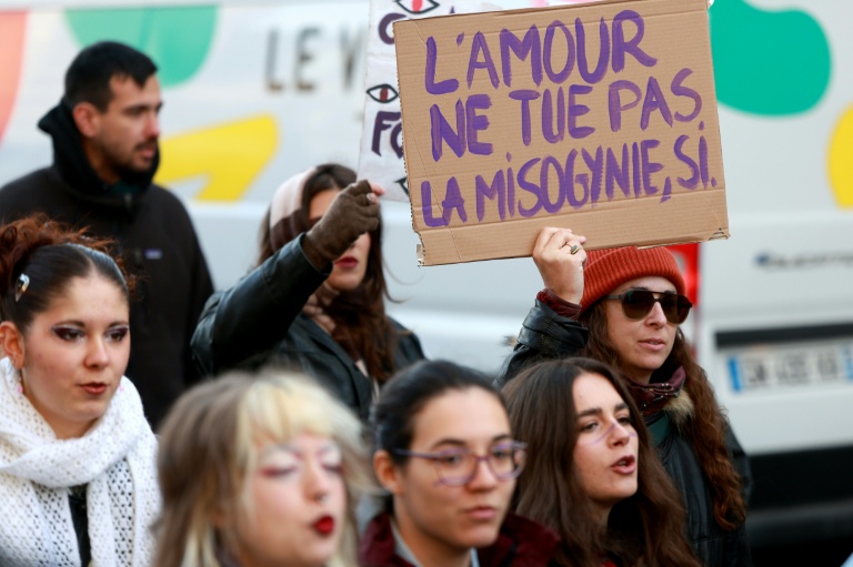 Des manifestantes contre les violences faites aux femmes, à Bordeaux, samedi 22 novembre 2025