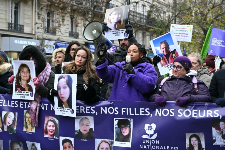 Des manifestantes contre les violences faites aux femmes, à Paris, samedi 22 novembre 2025